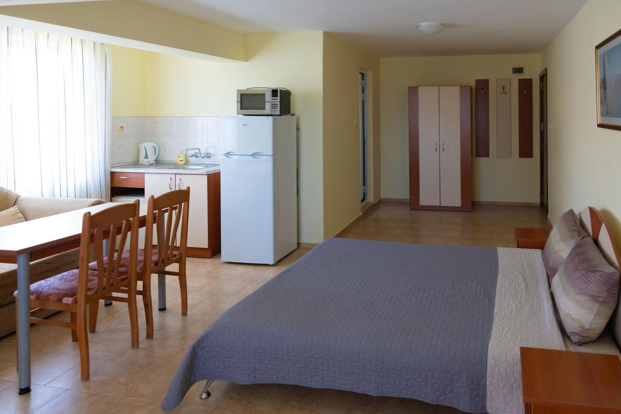 Zlatna Ribka Hotel Chernomorets Ngoại thất bức ảnh