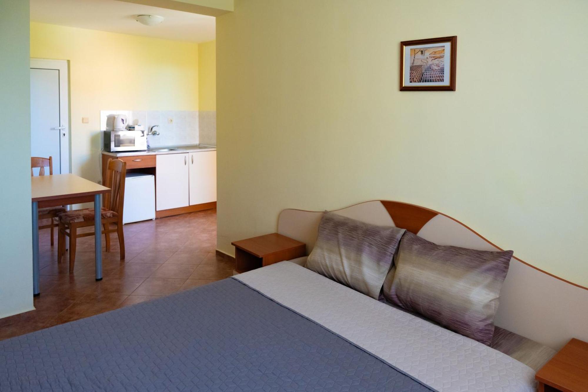 Zlatna Ribka Hotel Chernomorets Ngoại thất bức ảnh