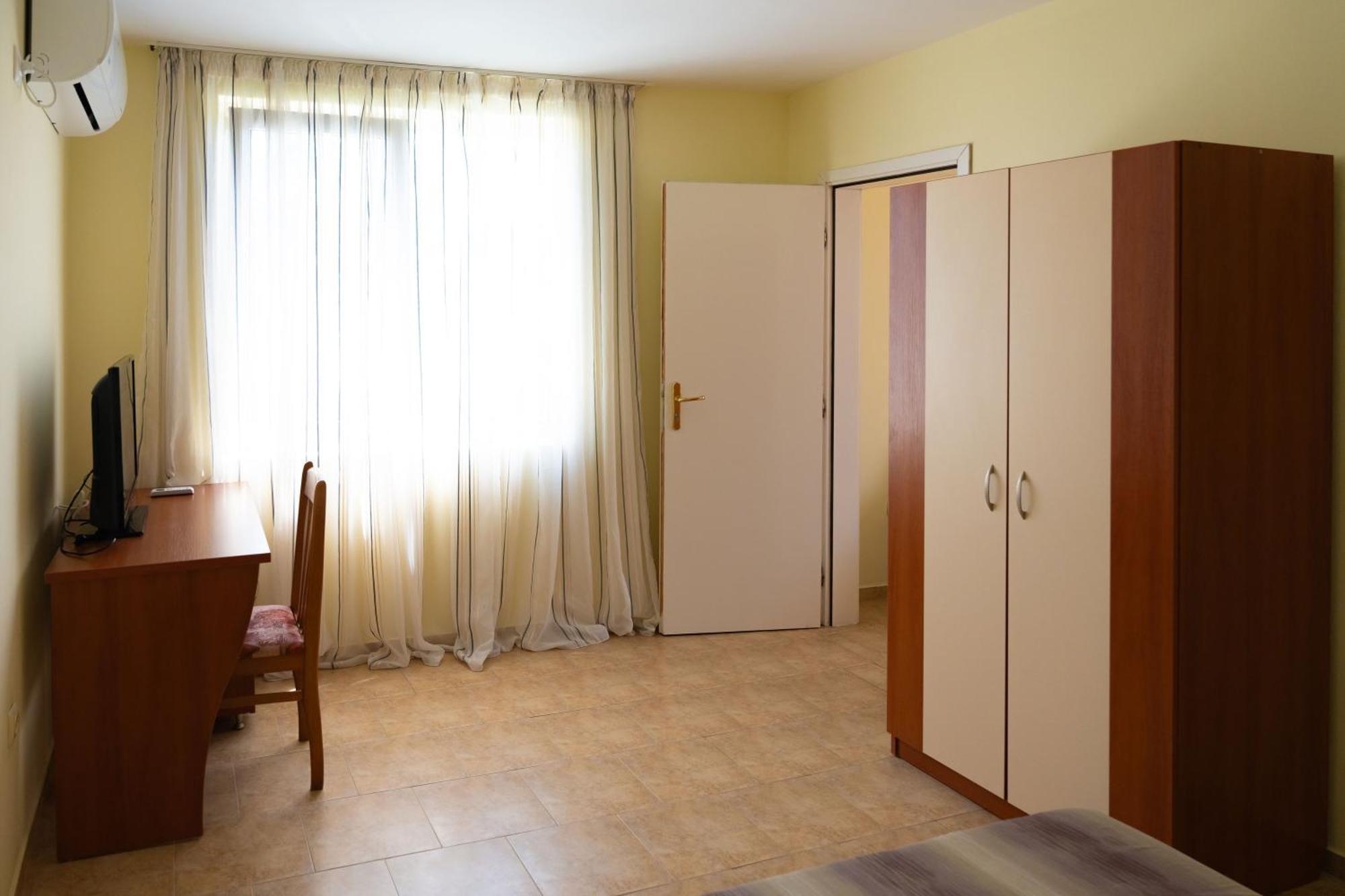 Zlatna Ribka Hotel Chernomorets Ngoại thất bức ảnh