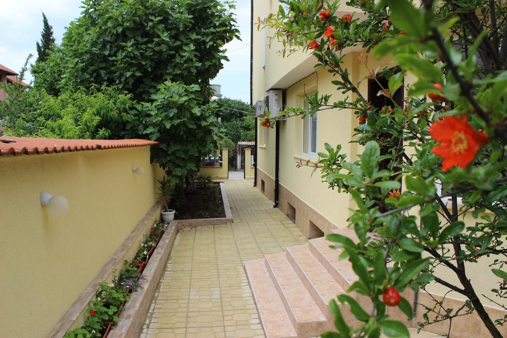 Zlatna Ribka Hotel Chernomorets Ngoại thất bức ảnh